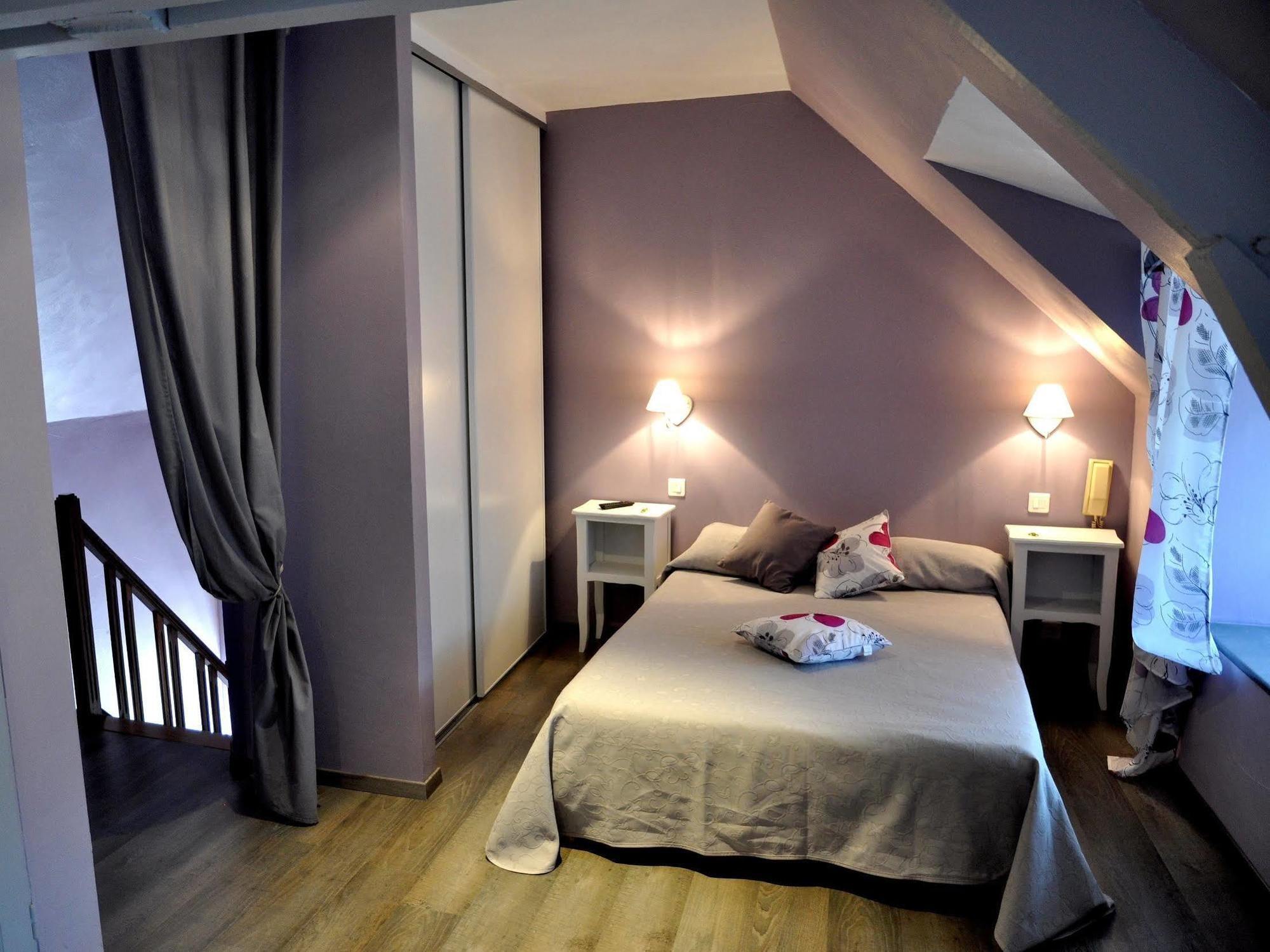 Logis - De L'ile - 3 Etoiles Et Restaurant Hotel 3*
