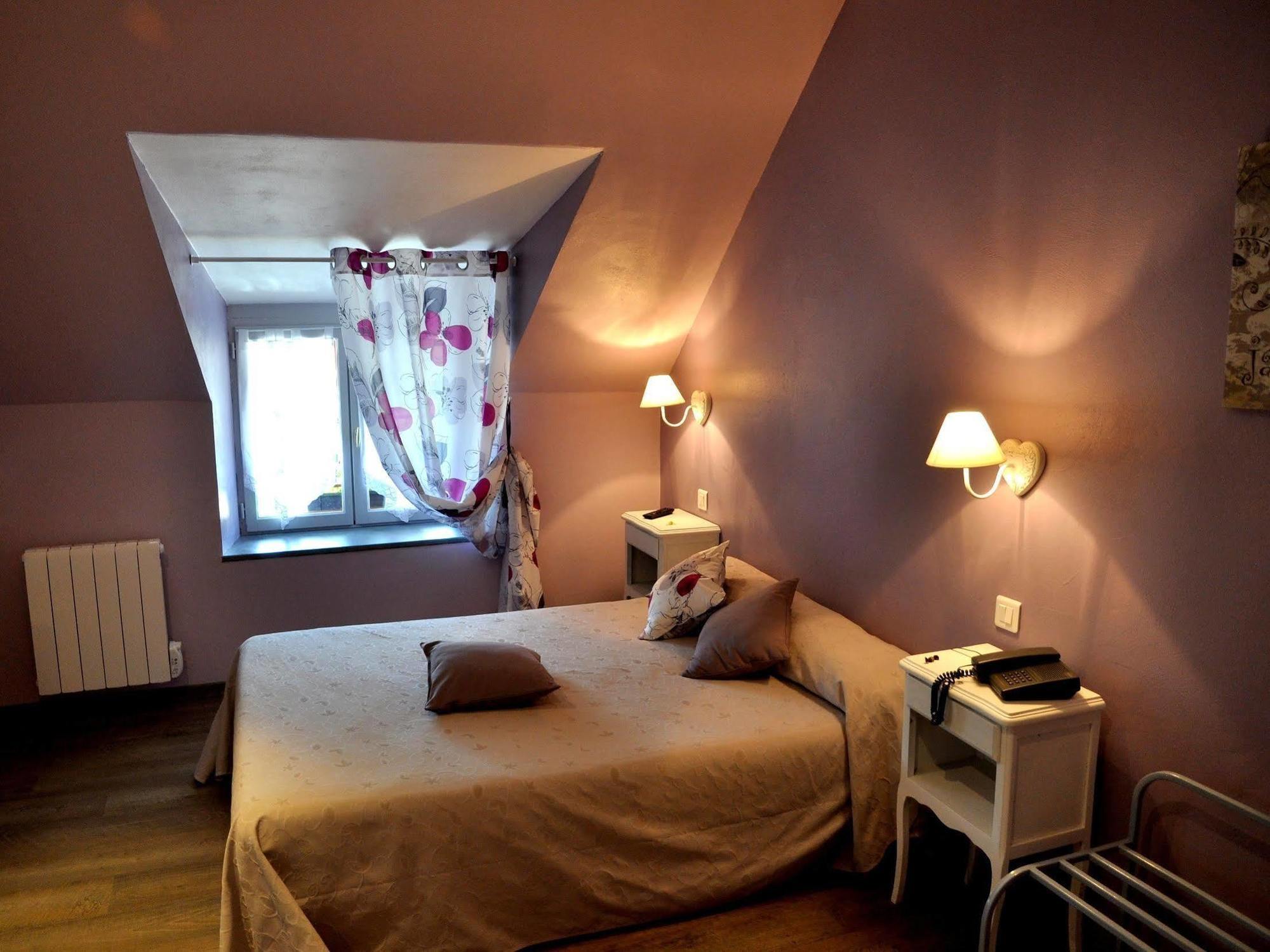 Logis - De L'ile - 3 Etoiles Et Restaurant Creysse (Lot)